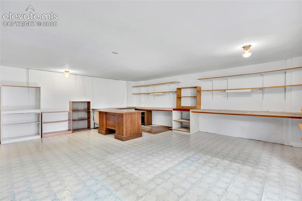 Image 16 of 27: Bedroom