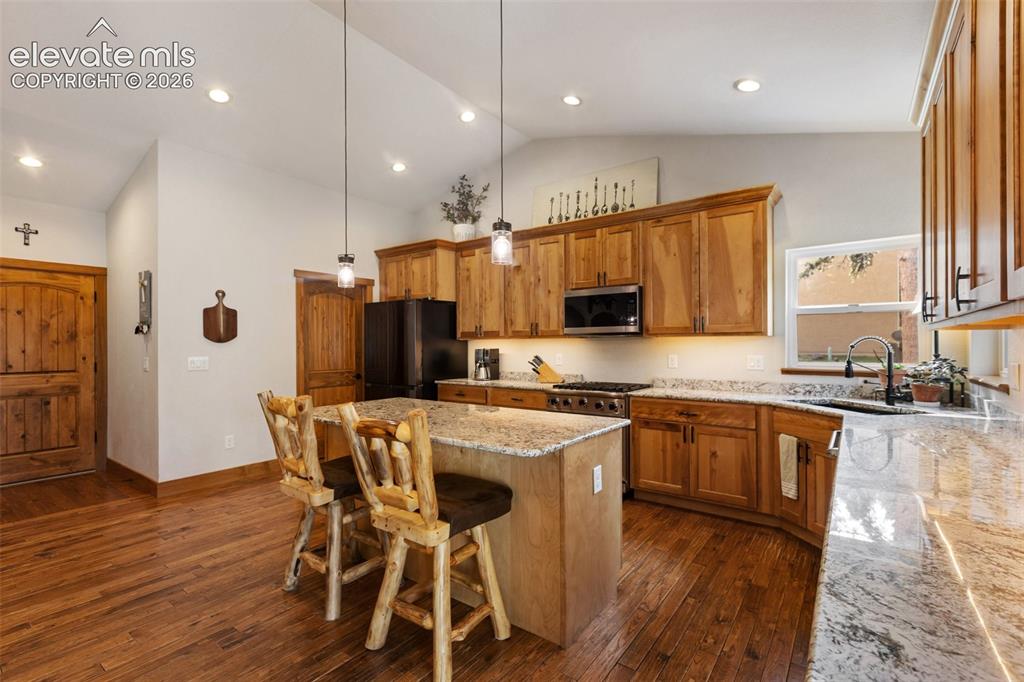 Image 16 of 48: Kitchen