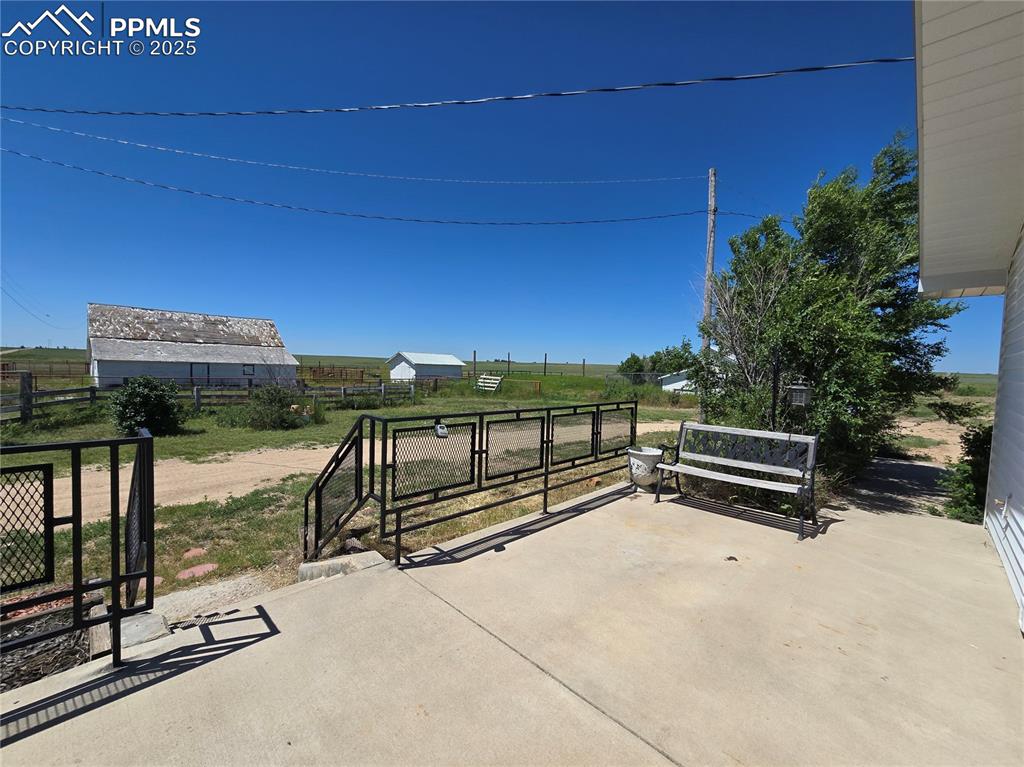 Image 20 of 34: Patio