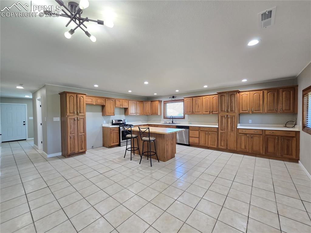 Image 9 of 34: Kitchen