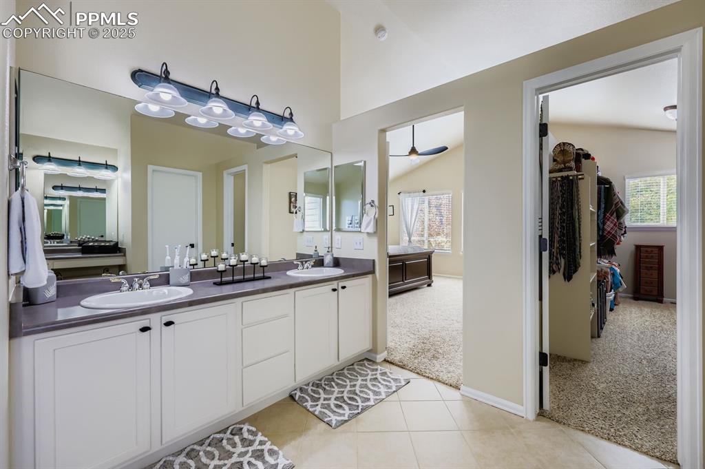 Image 15 of 28: Bathroom