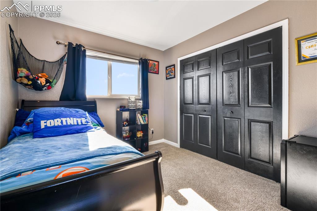 Image 21 of 50: Bedroom