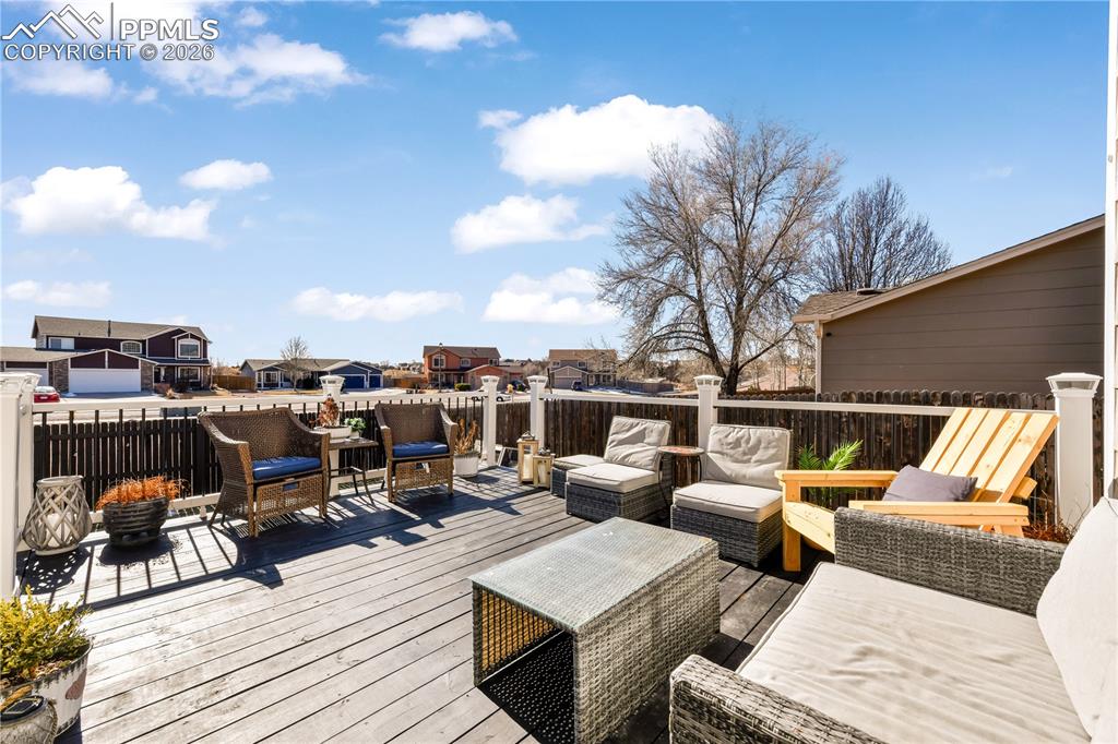 Image 32 of 50: Deck