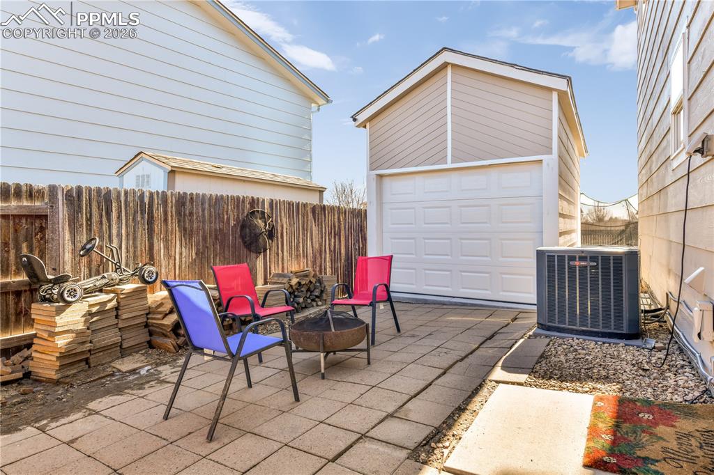 Image 34 of 50: Patio