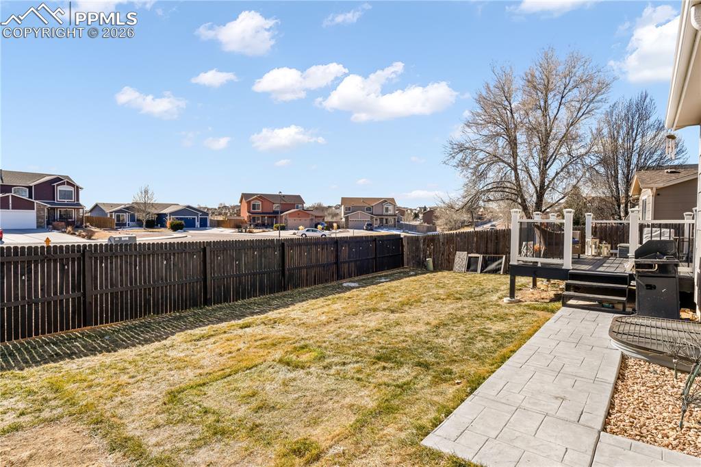 Image 36 of 50: Yard