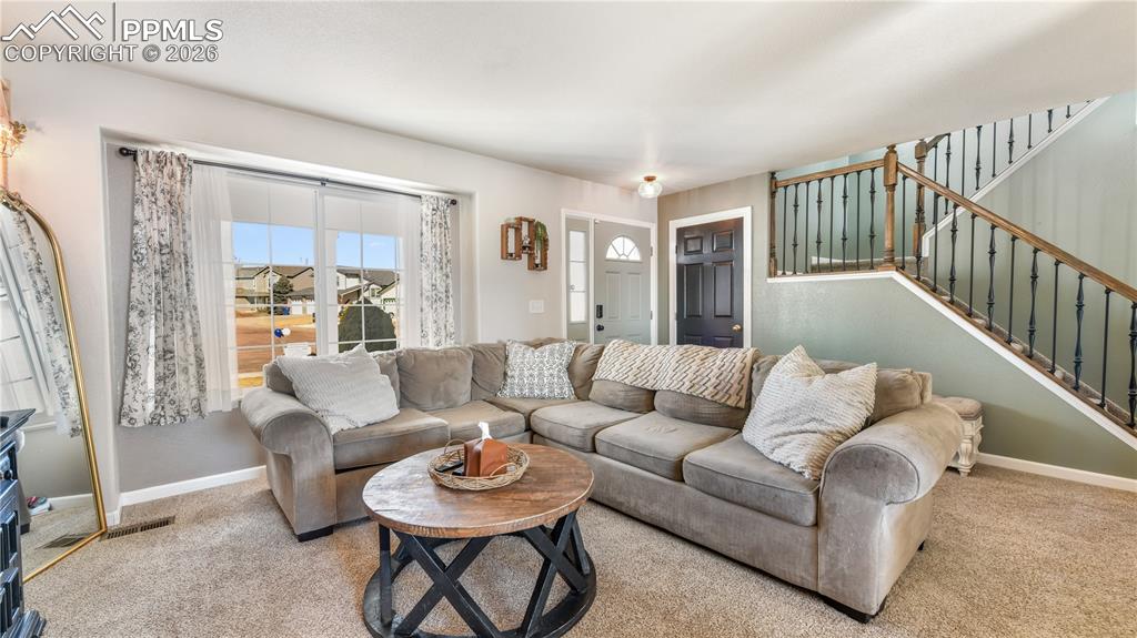 Image 5 of 50: Living Room