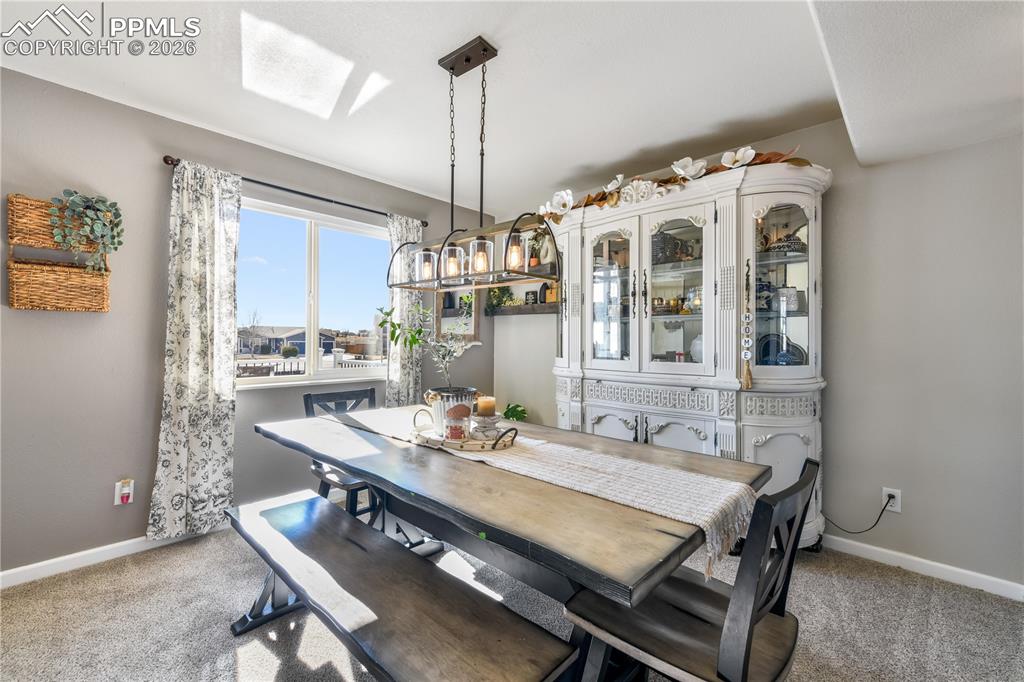 Image 6 of 50: Dining Area