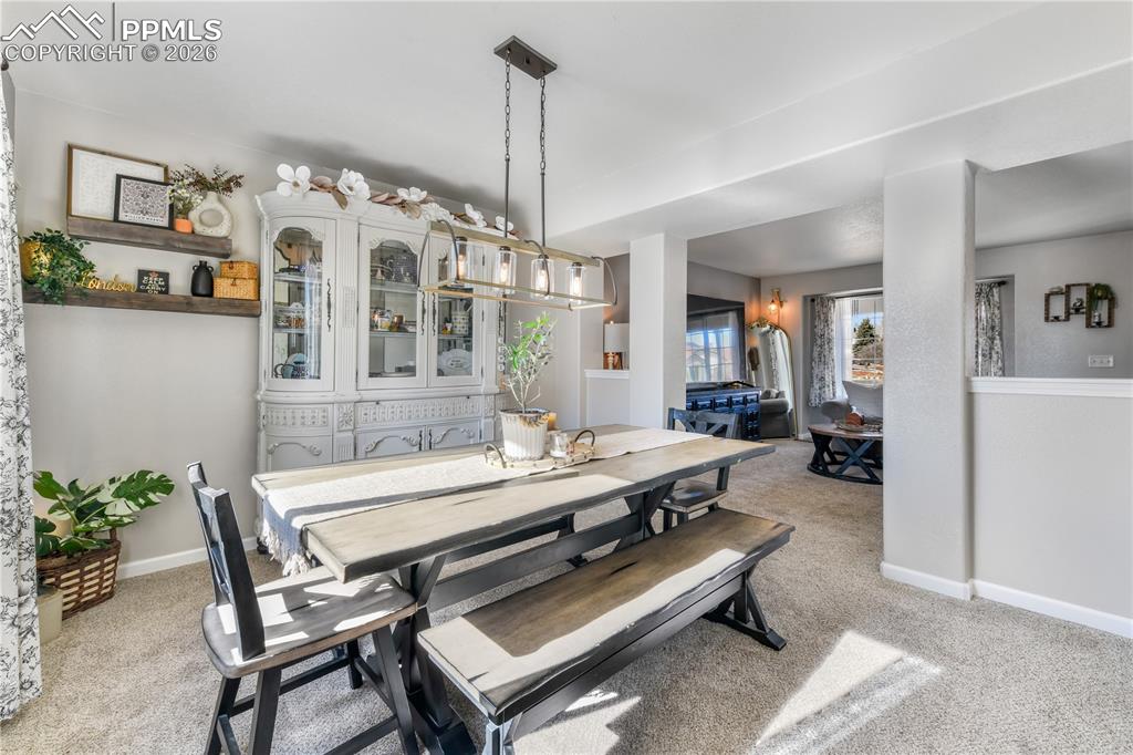 Image 7 of 50: Dining Area