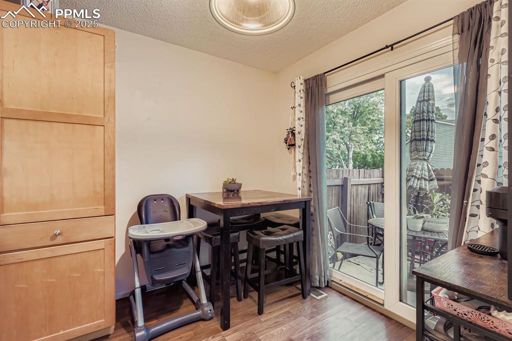 Image 11 of 31: Dining Area