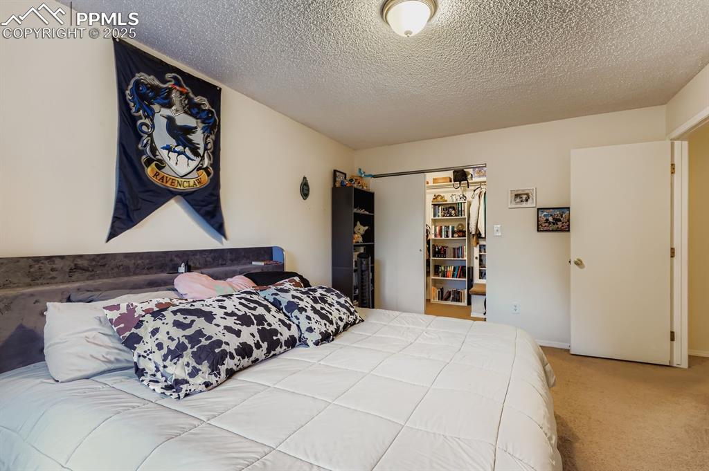 Image 14 of 31: Bedroom