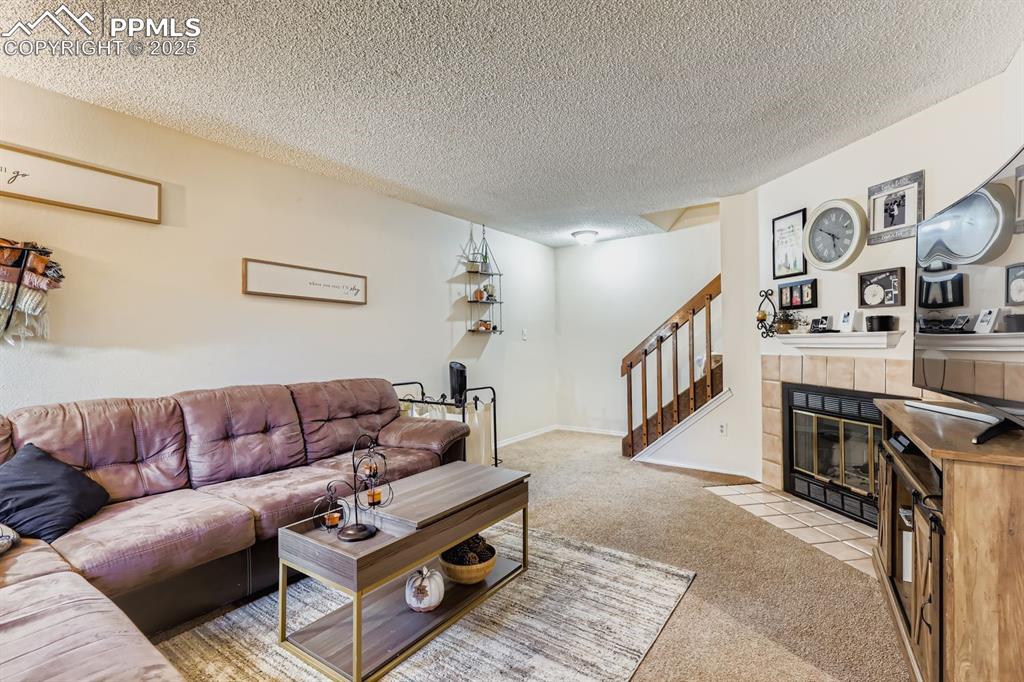 Image 4 of 31: Living Room