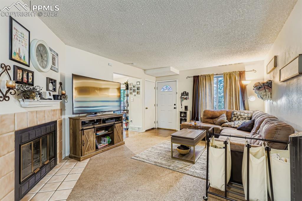 Image 6 of 31: Living Room