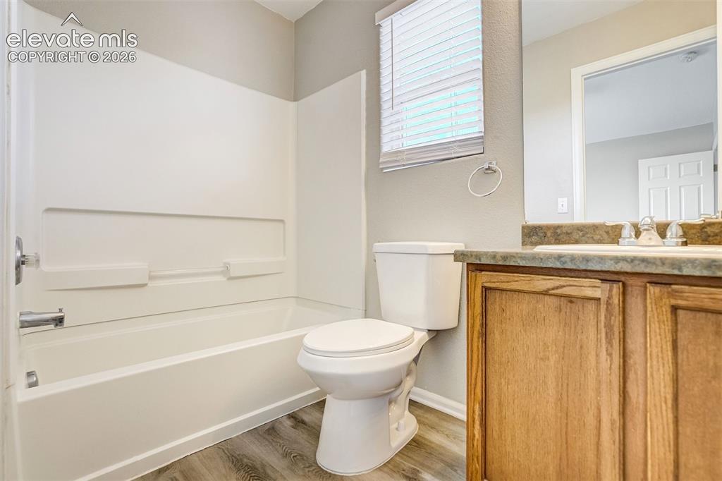 Image 17 of 34: Bathroom