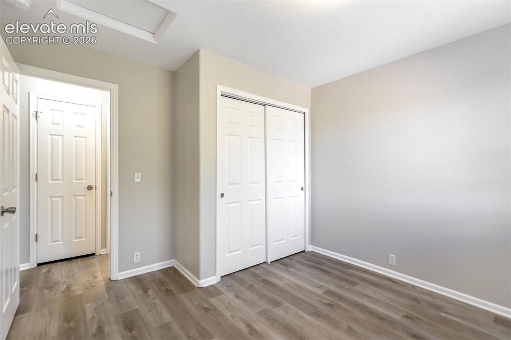 Image 19 of 34: Bedroom