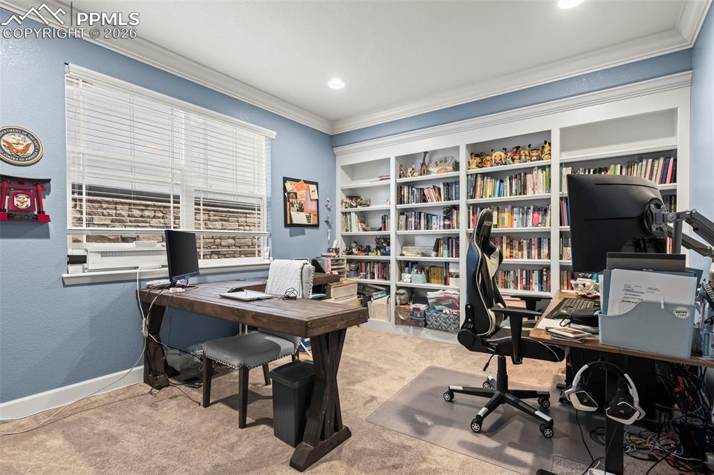 Image 14 of 50: Office