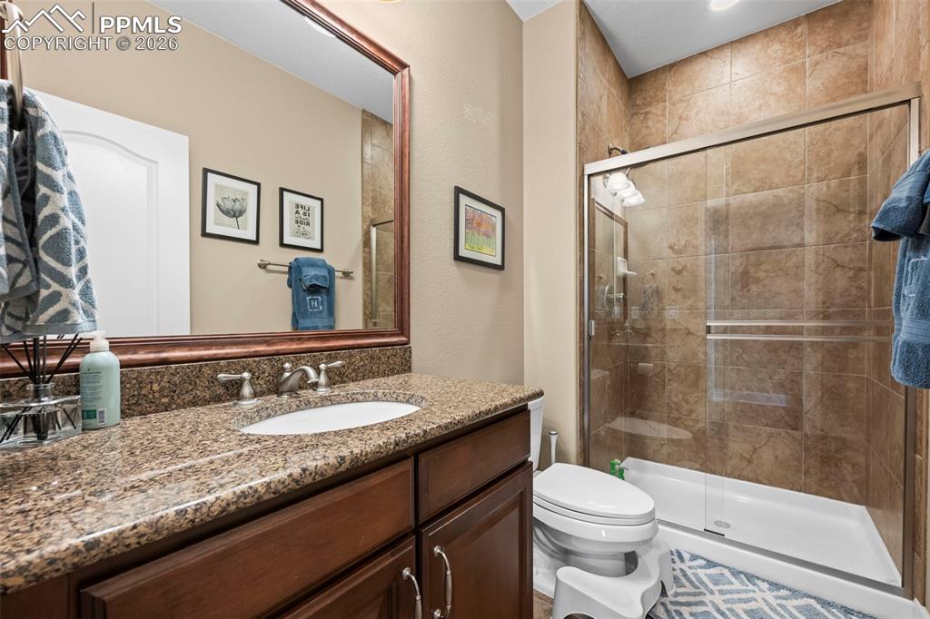 Image 15 of 50: Bathroom