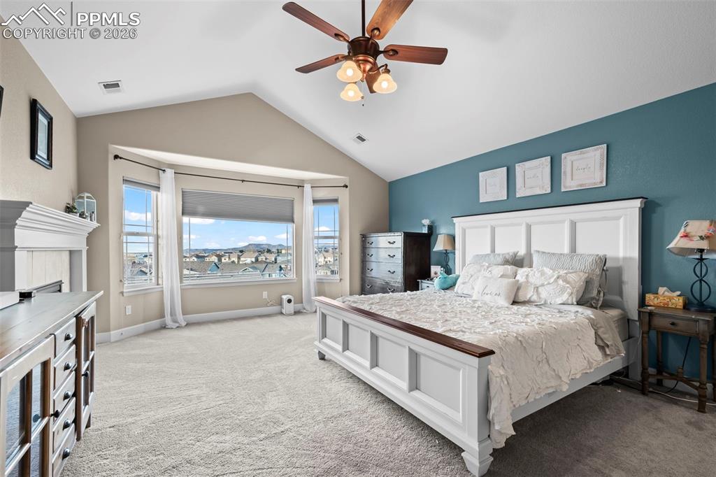 Image 17 of 50: Bedroom