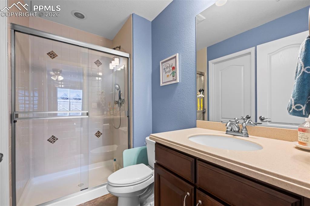 Image 24 of 50: Bathroom