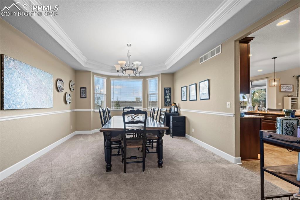 Image 7 of 50: Dining Area