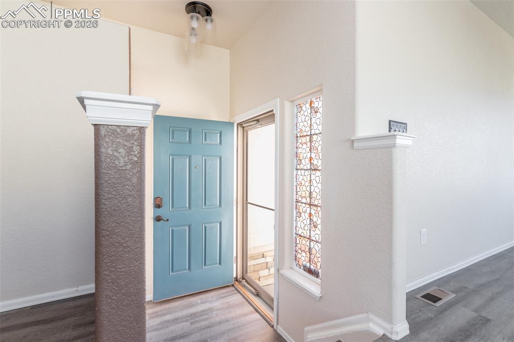 Image 4 of 38: Entry