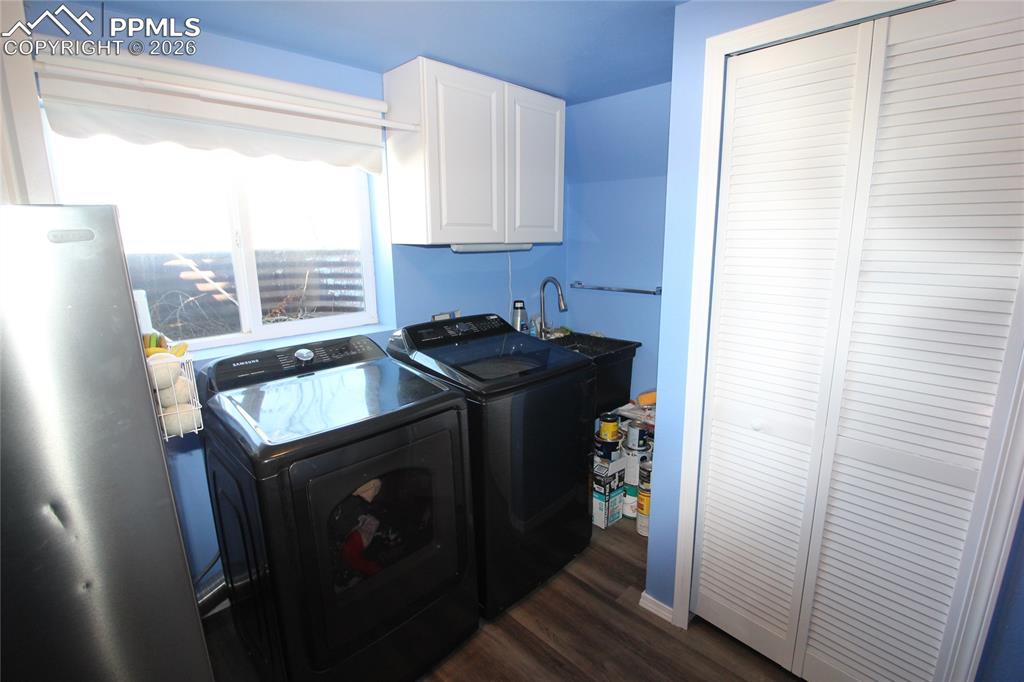 Image 15 of 27: Laundry