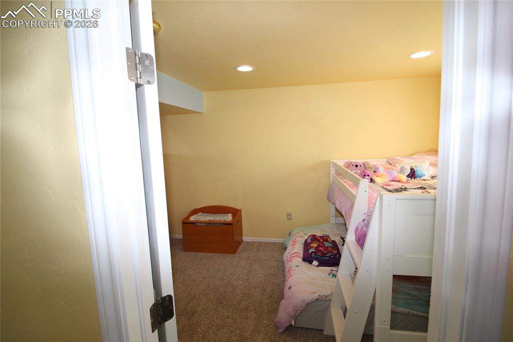 Image 21 of 27: Bedroom