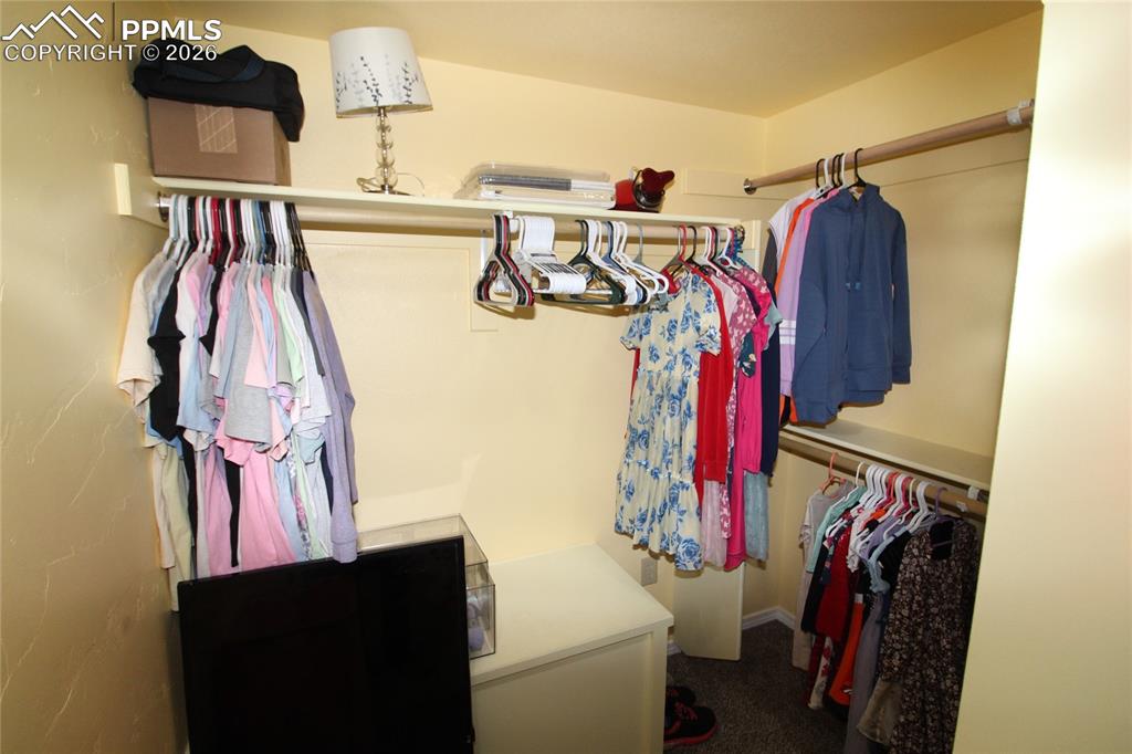 Image 23 of 27: Closet