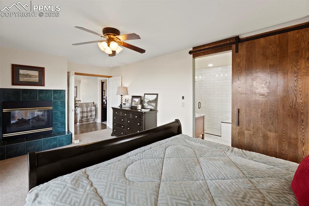 Image 18 of 43: Bedroom