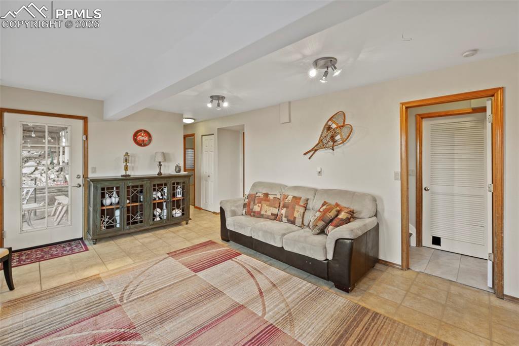 Image 28 of 43: Family Room