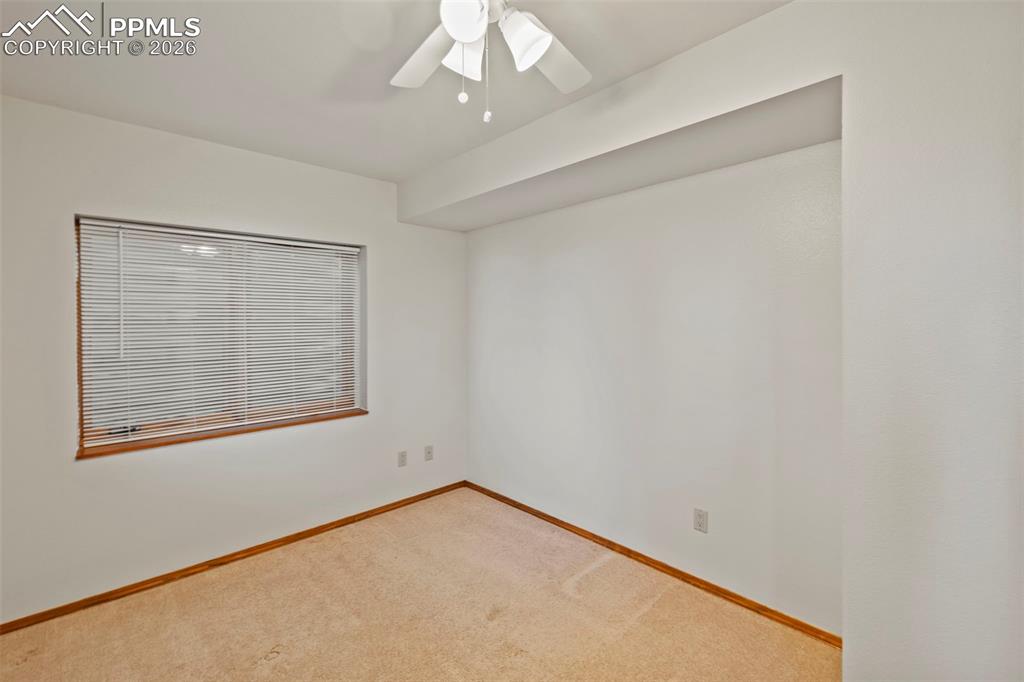 Image 34 of 43: Bathroom