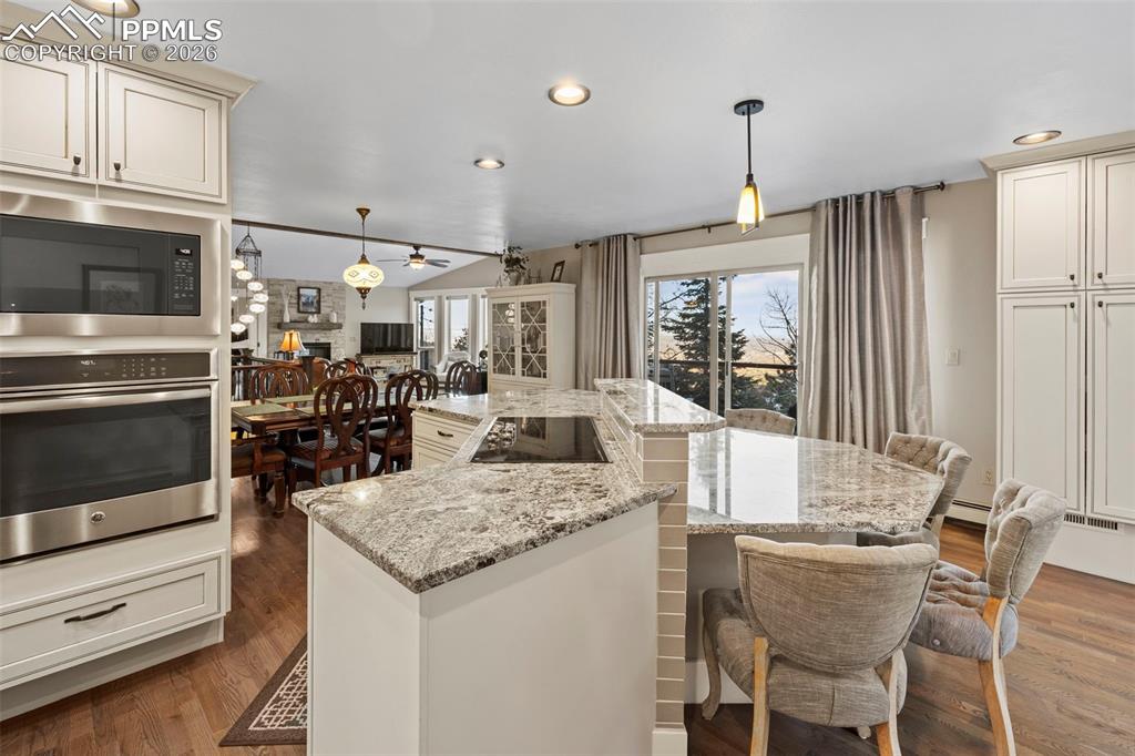 Image 5 of 43: Kitchen