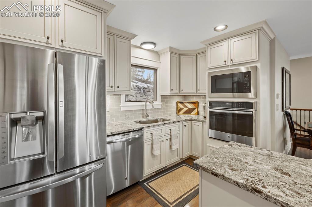 Image 6 of 43: Kitchen