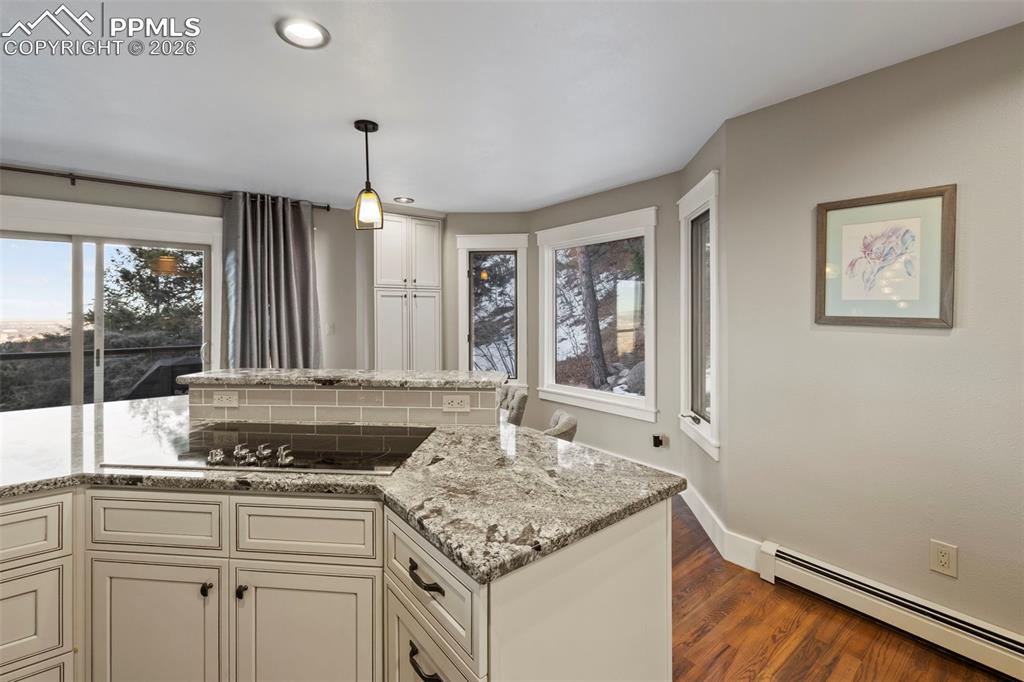 Image 7 of 43: Kitchen