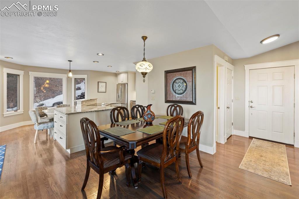 Image 8 of 43: Dining Area