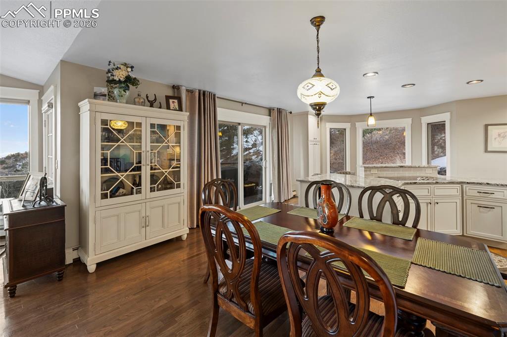 Image 9 of 43: Dining Area