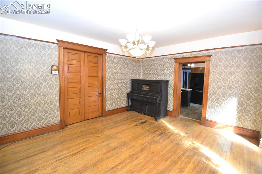 Image 10 of 40: Dining Area