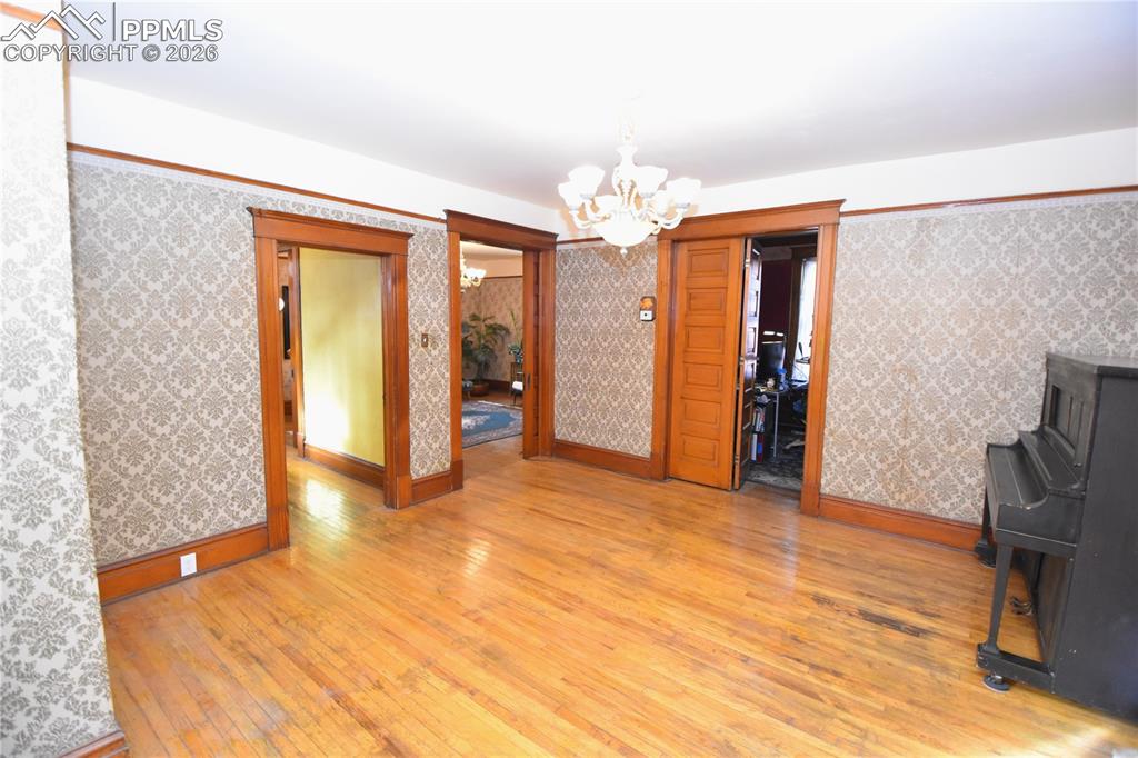 Image 13 of 40: Dining Area