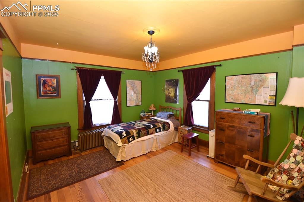 Image 21 of 40: Bedroom