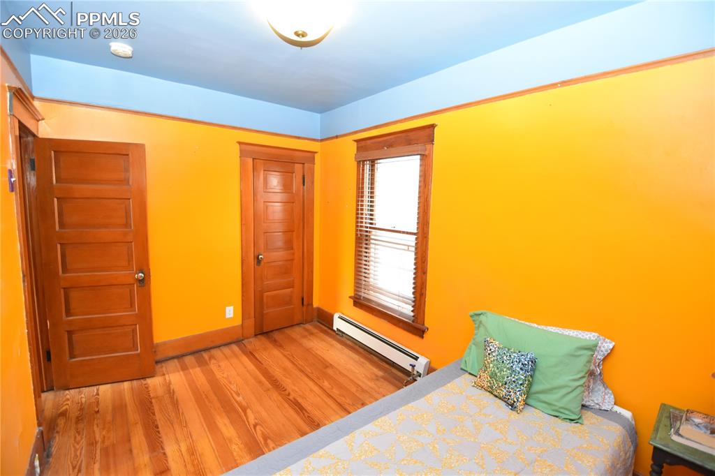 Image 27 of 40: Bedroom