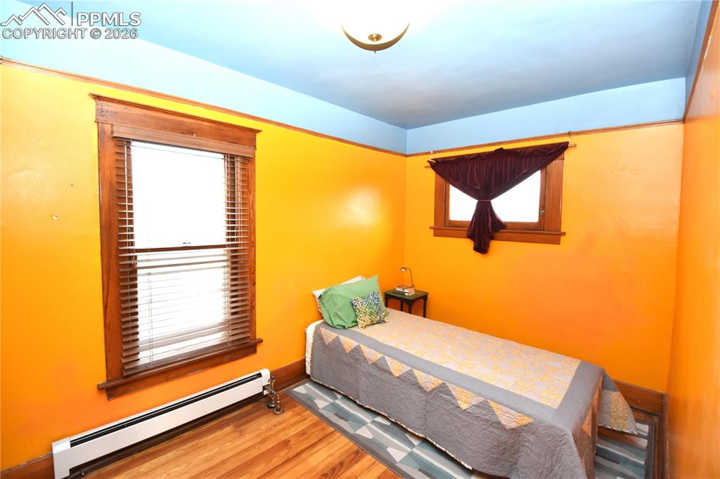 Image 28 of 40: Bedroom