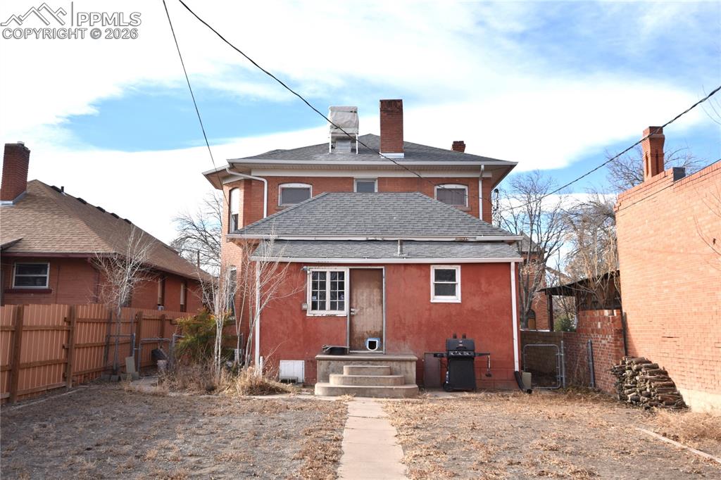 Image 36 of 40: Back of Structure