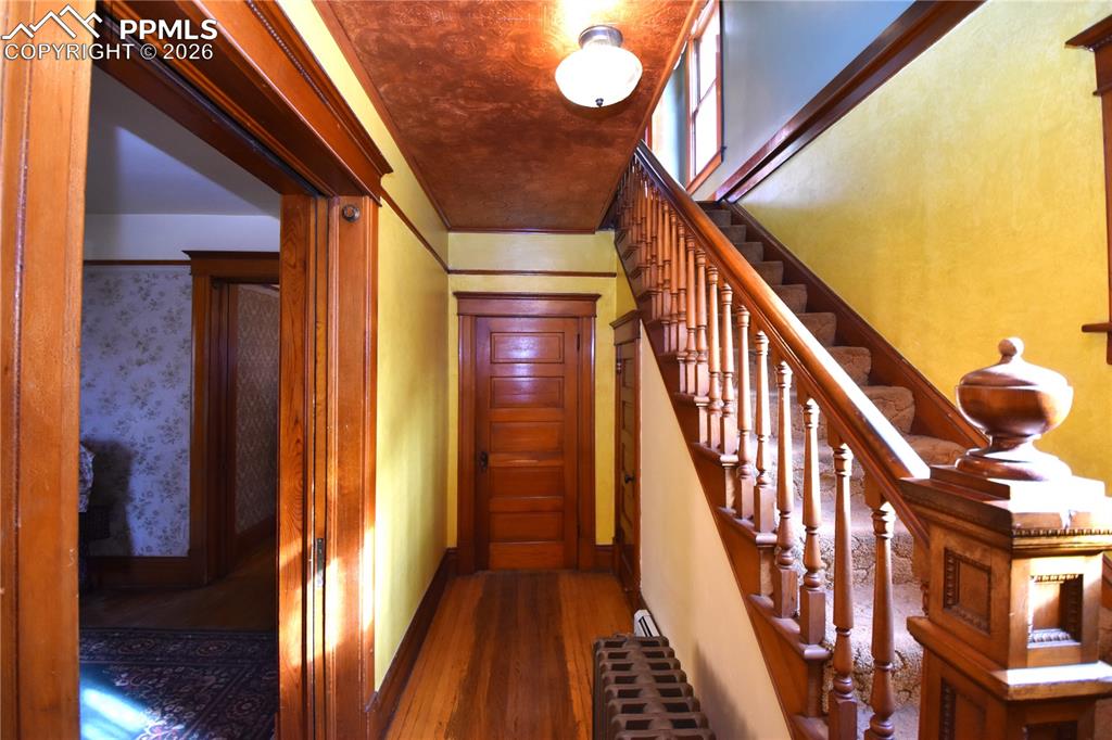 Image 4 of 40: Entry