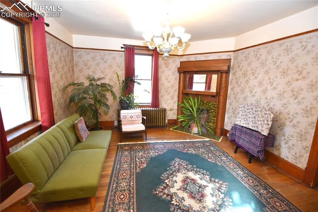 Image 6 of 40: Sitting Room