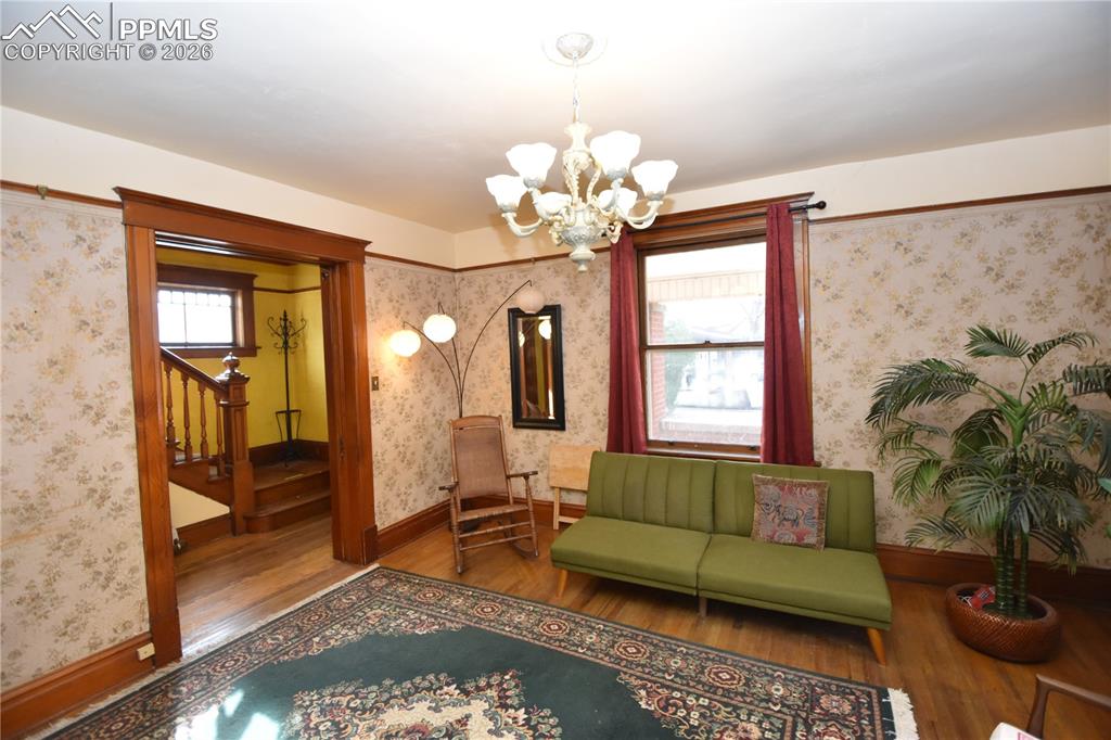 Image 8 of 40: Sitting Room