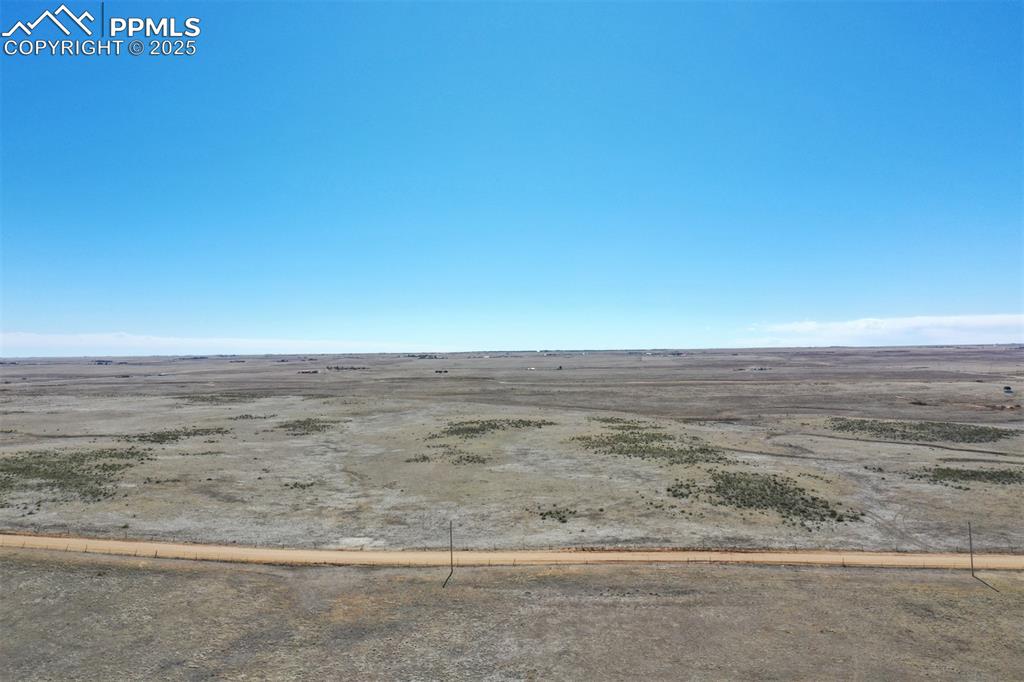 Image 39 of 42: Yard