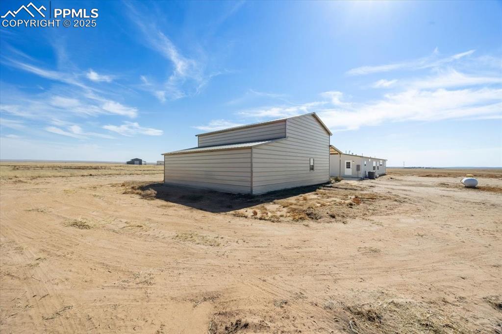 Image 33 of 40: View of outbuilding
