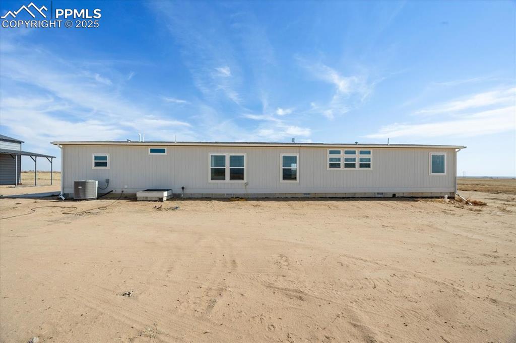 Image 35 of 40: Back of property