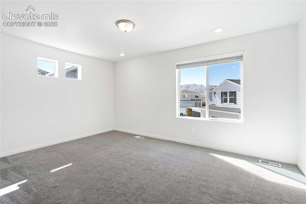 Image 15 of 24: White walls with recessed lighting and a central flush mount fixture
*phot