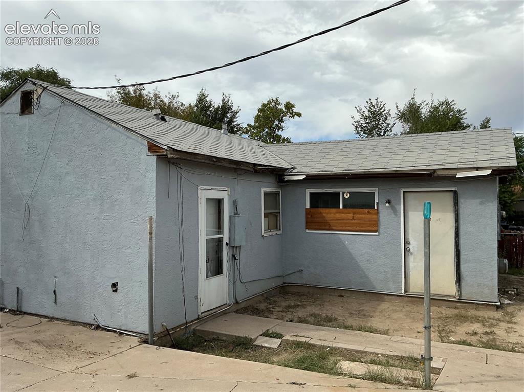 Image 2 of 13: Back of Structure