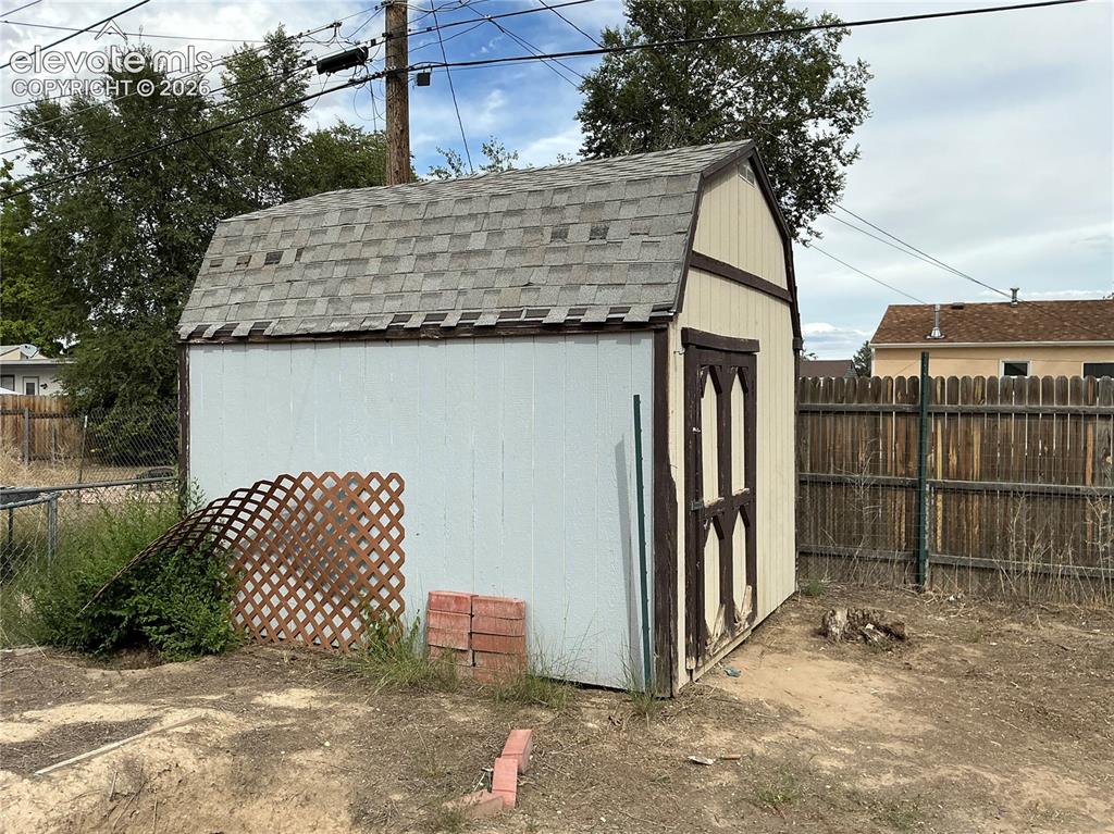 Image 4 of 13: Out Buildings